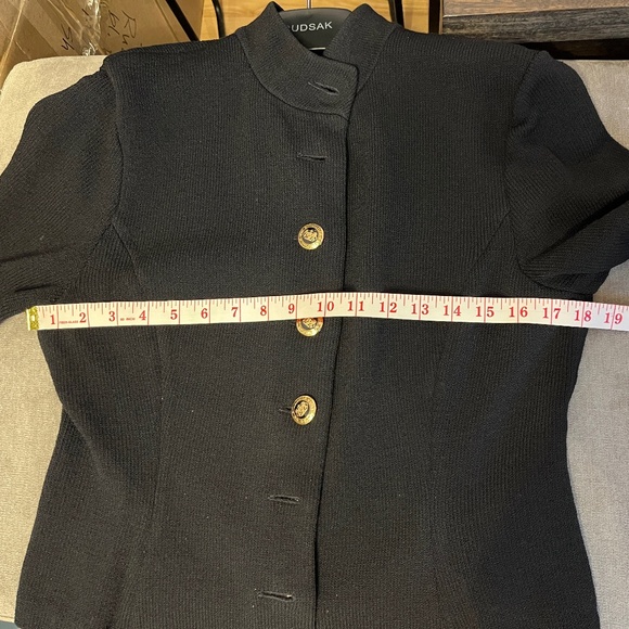 St John Sweater-Jacket, wool, with gold buttons, size 10. - Picture 13 of 16